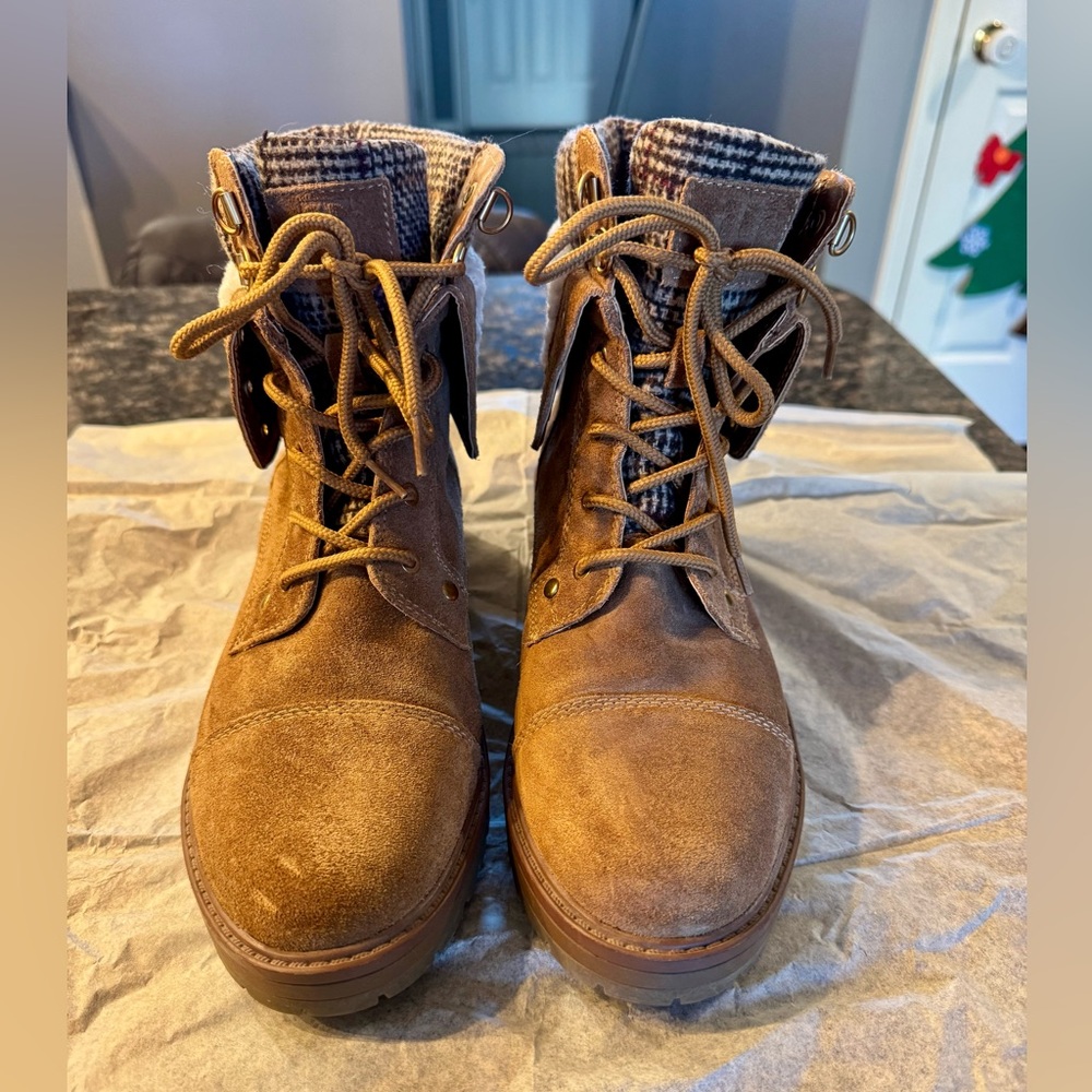 Tommy Hilfiger Women’s Boots, Size 8, Tan